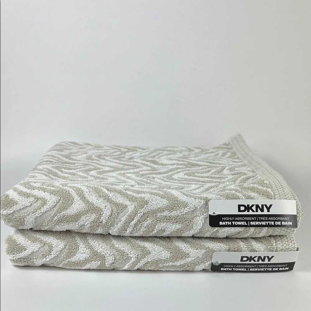 DKNY Bath Towels Textured Beige and White Pattern Absorbent Cotton 2 Pc Set NEW
